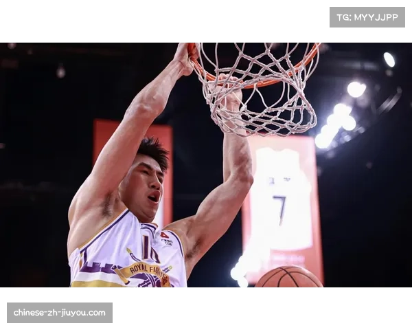 北控佩里13分8篮板5助攻2抢断数据全面但效率偏低